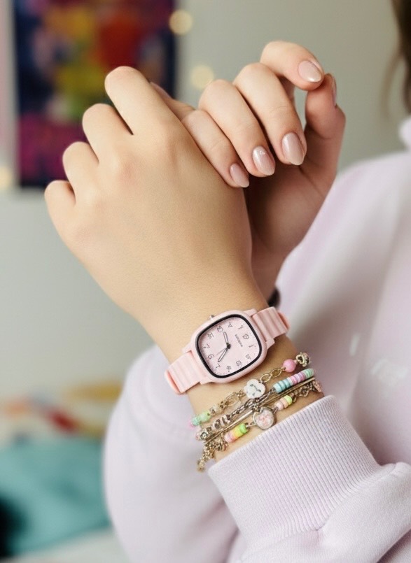 ساعت مچی بند شیار دار صفحه مربع مینیمال